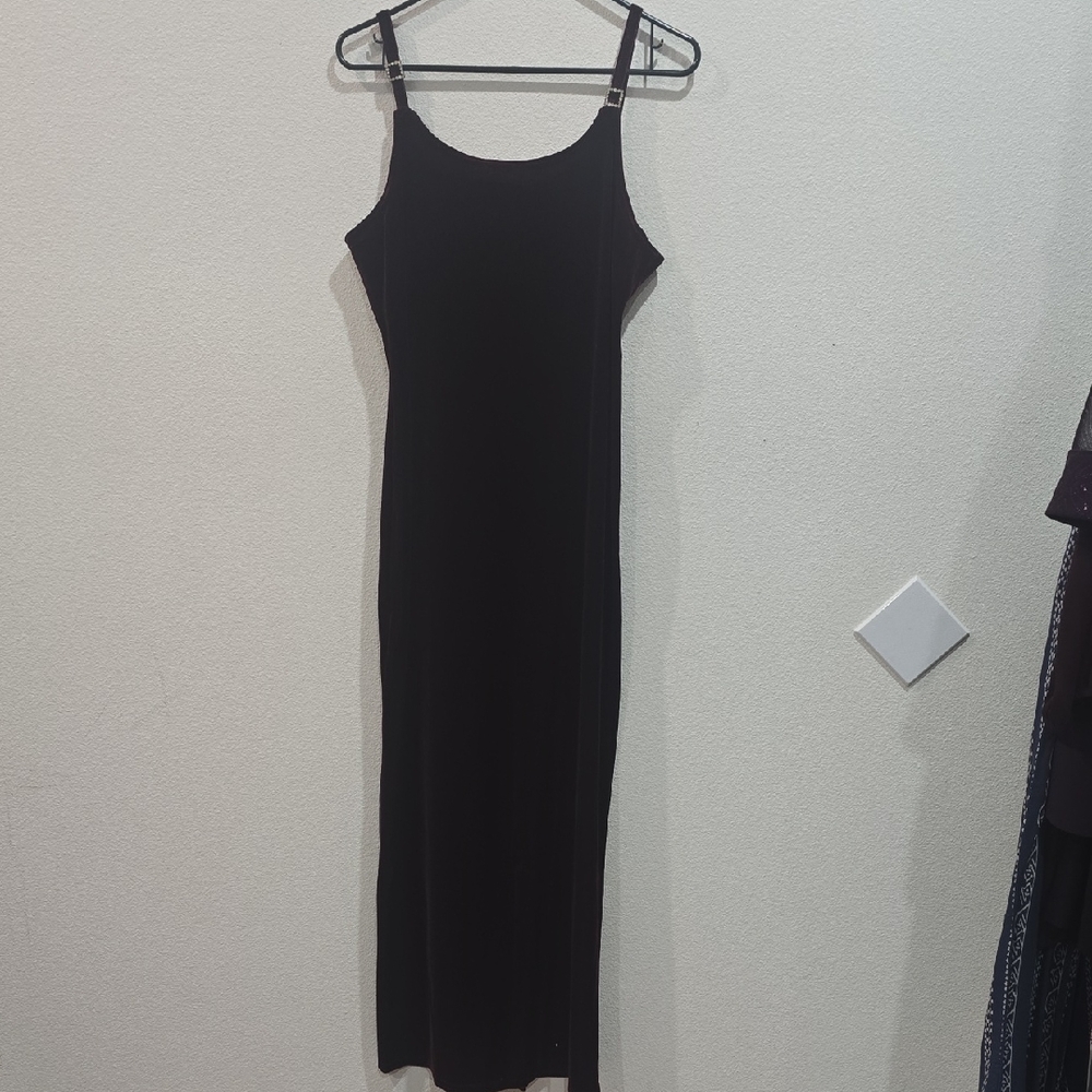 Zenobia Classic Burgundy  Dress - Picture 2 of 6